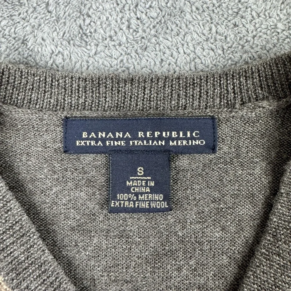 Banana Republic Sweater Mens Small‎ Gray 100% Merino Wool V Neck Argyle Pullover